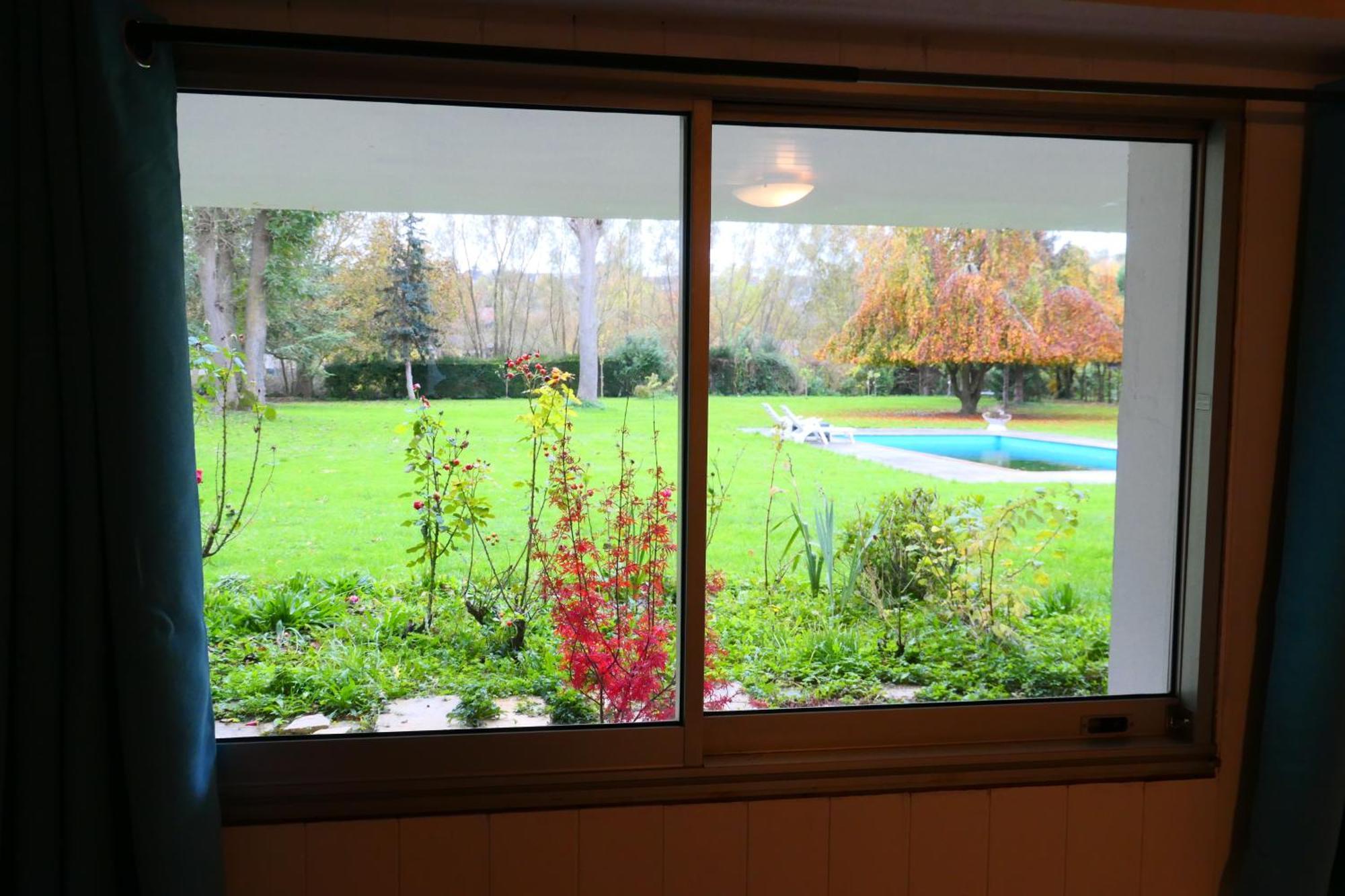 Appartement Familial Au Bord De La Marne, Jardin 8000M2, Piscine, Court De Tennis, Terrasse, Parking Gratuit Proche Disneyland 伊斯勒勒维莱努瓦 外观 照片