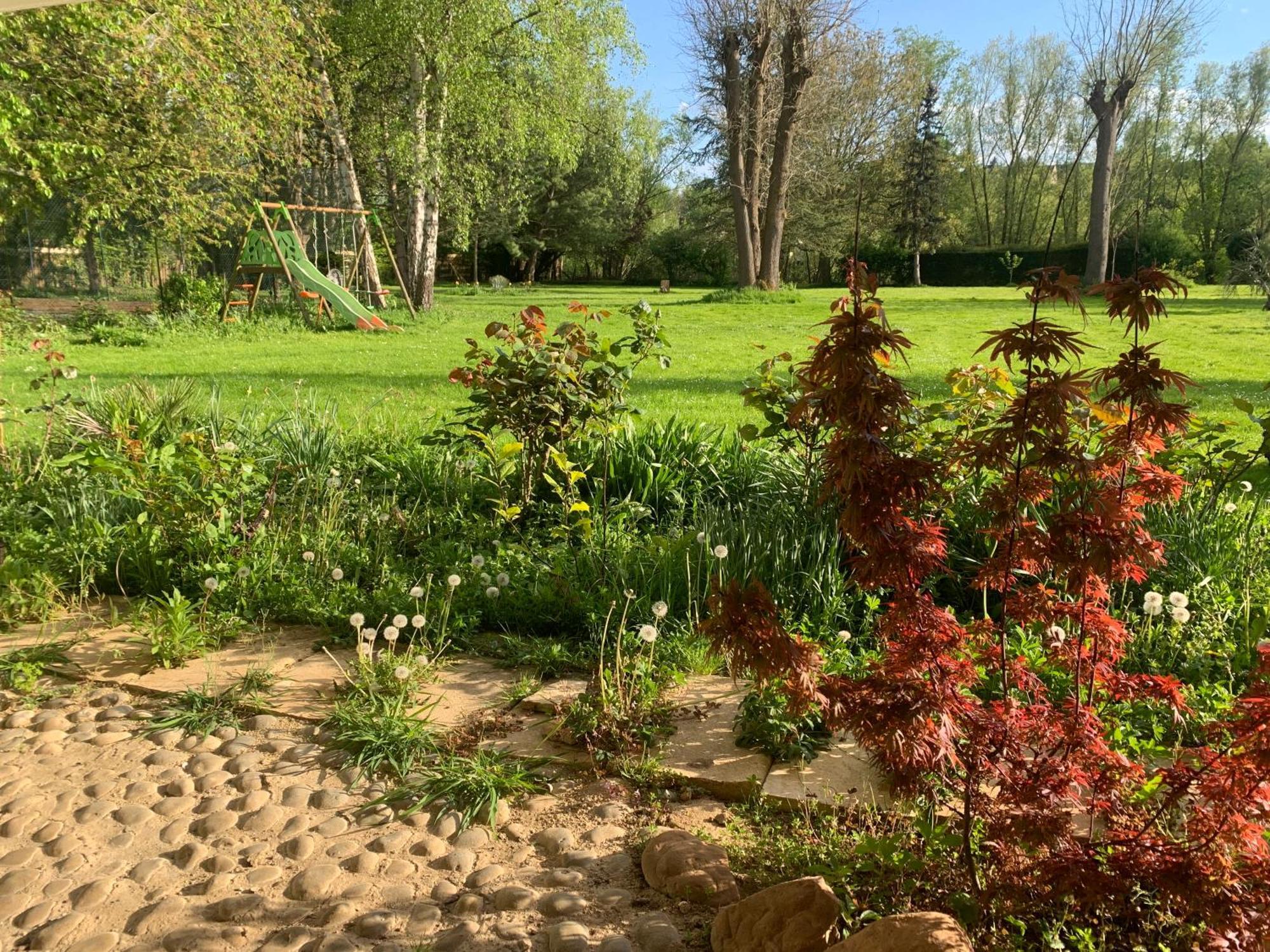 Appartement Familial Au Bord De La Marne, Jardin 8000M2, Piscine, Court De Tennis, Terrasse, Parking Gratuit Proche Disneyland 伊斯勒勒维莱努瓦 外观 照片