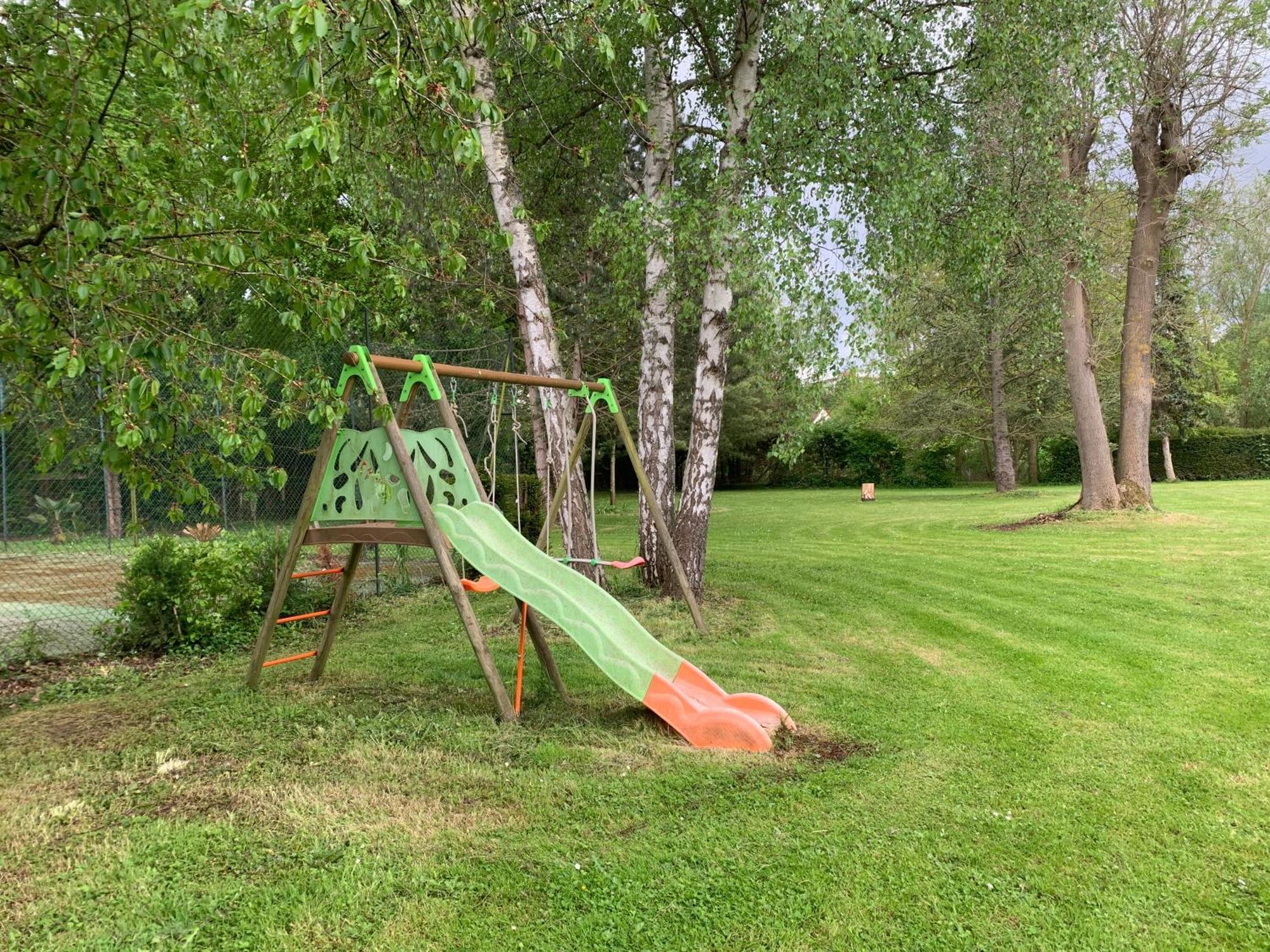 Appartement Familial Au Bord De La Marne, Jardin 8000M2, Piscine, Court De Tennis, Terrasse, Parking Gratuit Proche Disneyland 伊斯勒勒维莱努瓦 外观 照片