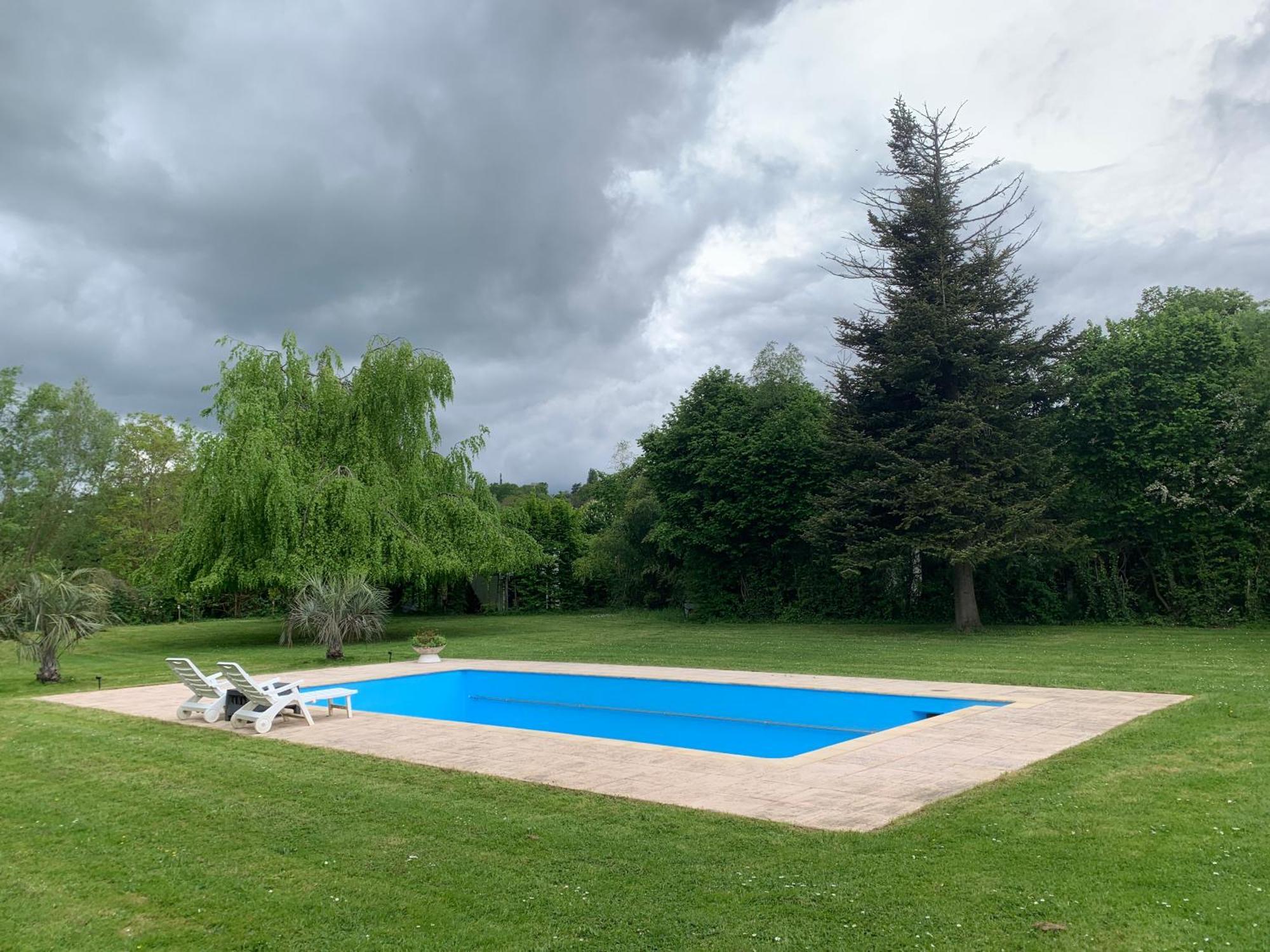 Appartement Familial Au Bord De La Marne, Jardin 8000M2, Piscine, Court De Tennis, Terrasse, Parking Gratuit Proche Disneyland 伊斯勒勒维莱努瓦 外观 照片