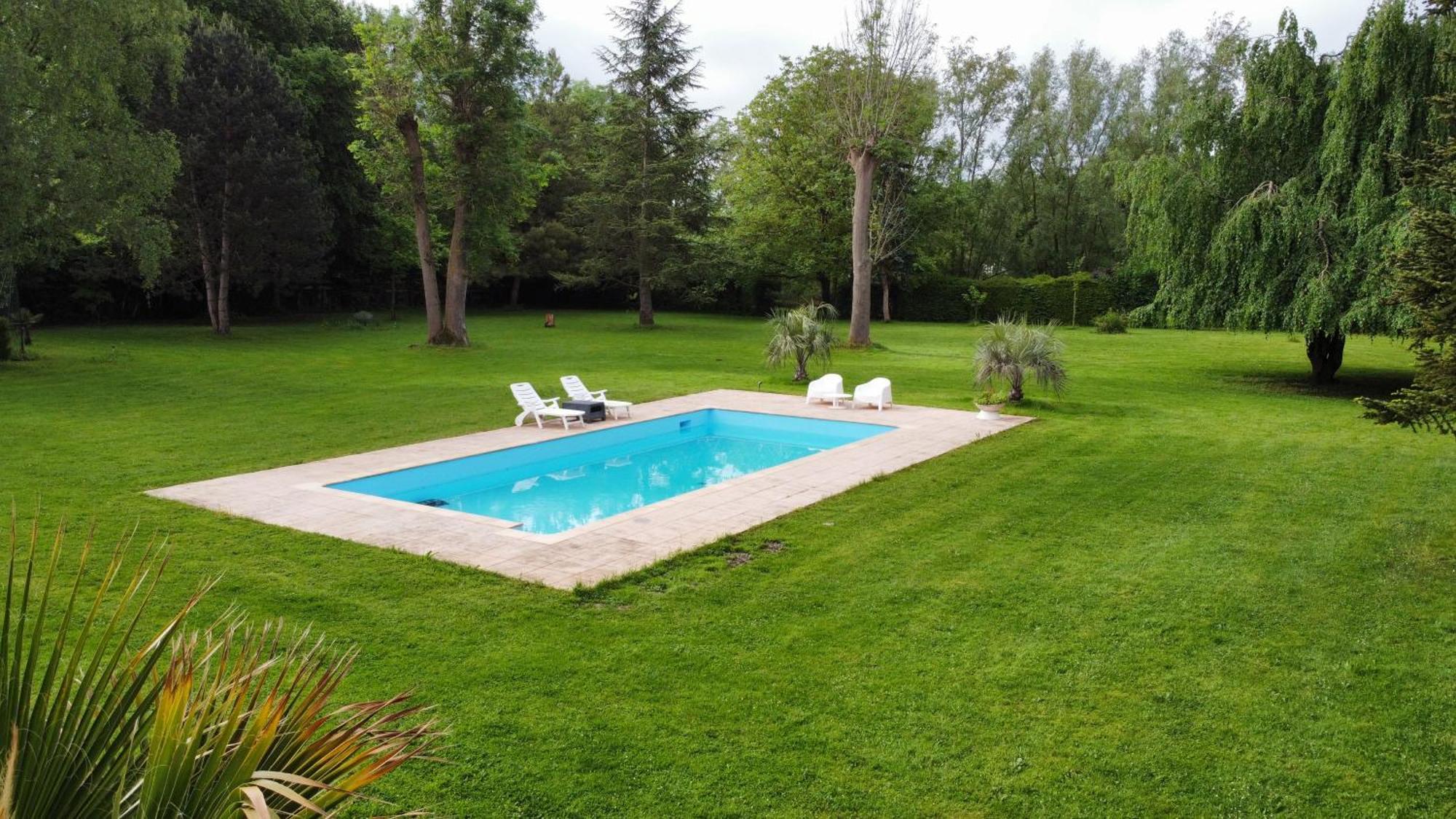 Appartement Familial Au Bord De La Marne, Jardin 8000M2, Piscine, Court De Tennis, Terrasse, Parking Gratuit Proche Disneyland 伊斯勒勒维莱努瓦 外观 照片