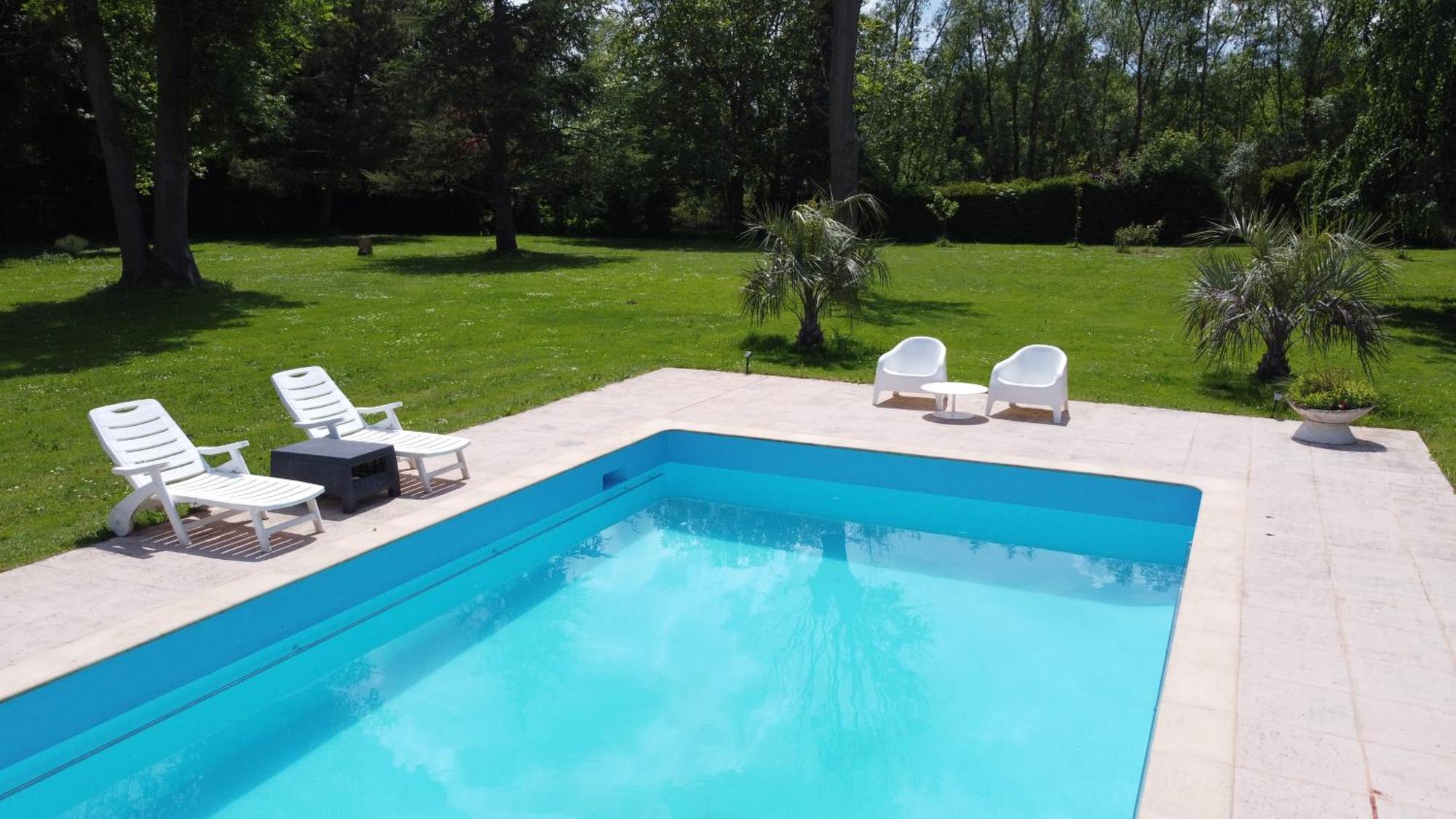 Appartement Familial Au Bord De La Marne, Jardin 8000M2, Piscine, Court De Tennis, Terrasse, Parking Gratuit Proche Disneyland 伊斯勒勒维莱努瓦 外观 照片