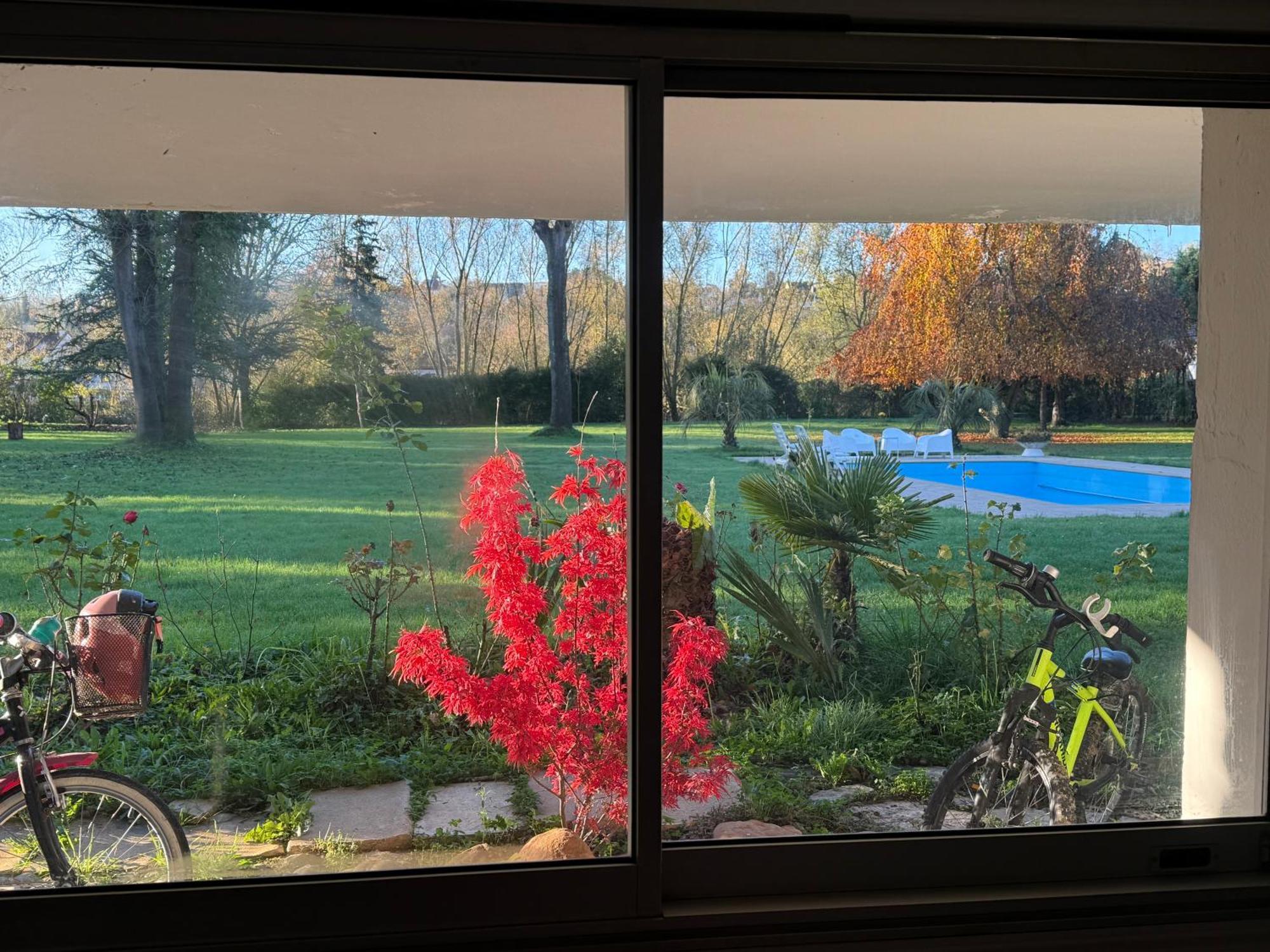 Appartement Familial Au Bord De La Marne, Jardin 8000M2, Piscine, Court De Tennis, Terrasse, Parking Gratuit Proche Disneyland 伊斯勒勒维莱努瓦 外观 照片