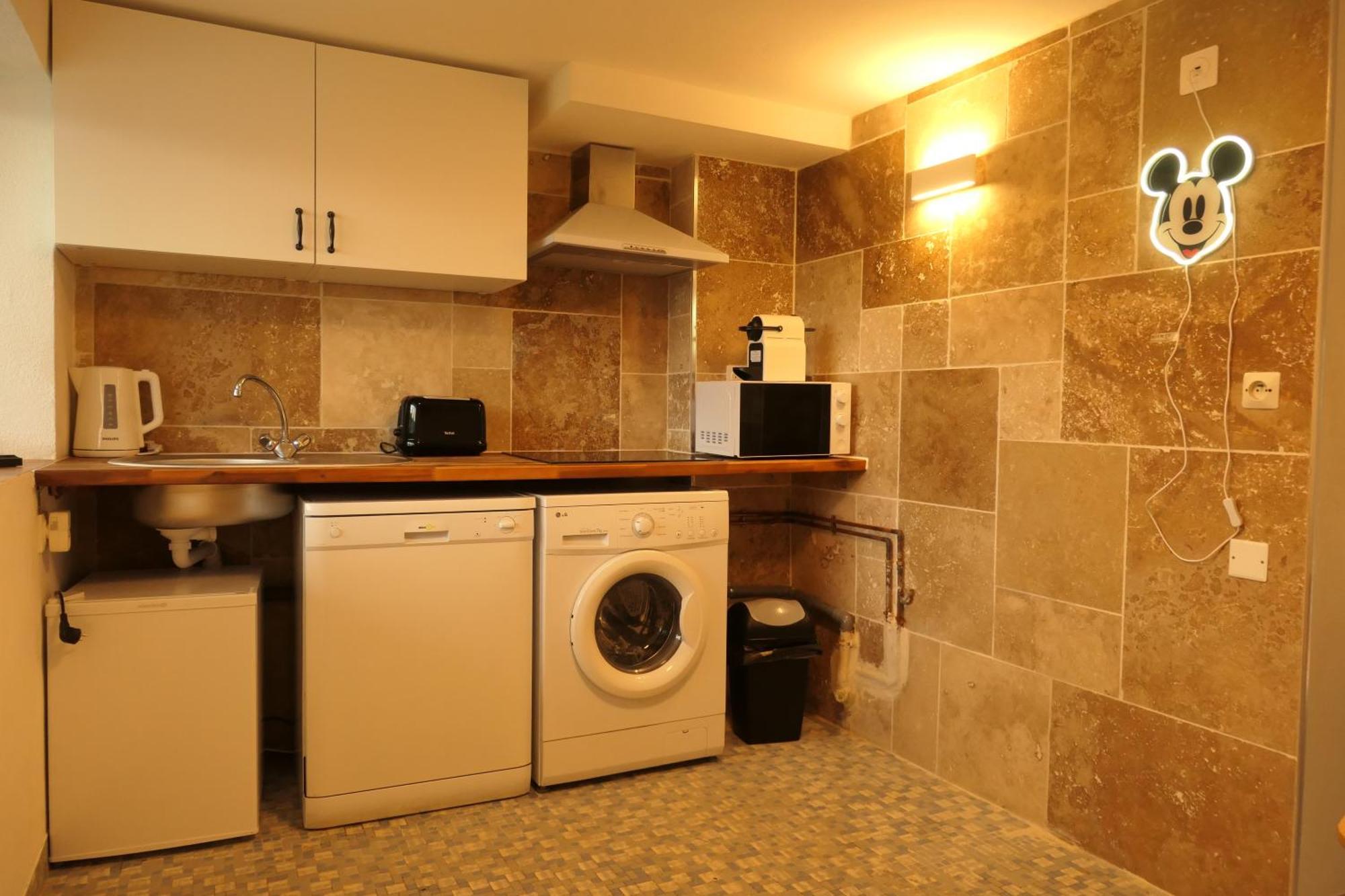Appartement Familial Au Bord De La Marne, Jardin 8000M2, Piscine, Court De Tennis, Terrasse, Parking Gratuit Proche Disneyland 伊斯勒勒维莱努瓦 外观 照片