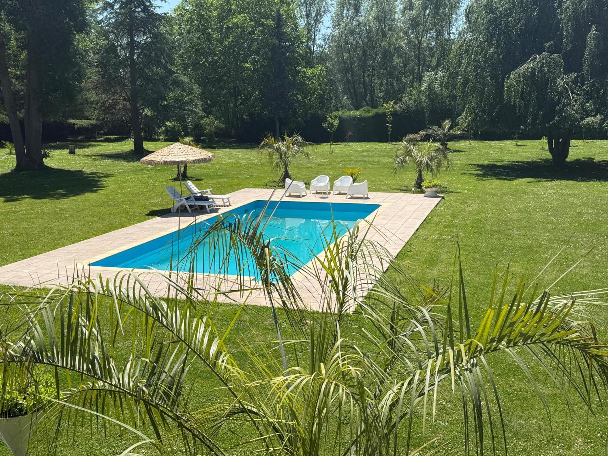 Appartement Familial Au Bord De La Marne, Jardin 8000M2, Piscine, Court De Tennis, Terrasse, Parking Gratuit Proche Disneyland 伊斯勒勒维莱努瓦 外观 照片